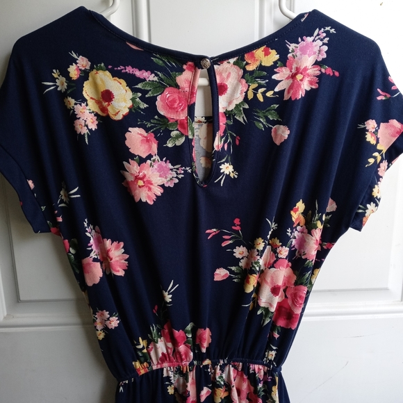 ✨Super cute Romper✨ - Picture 3 of 7